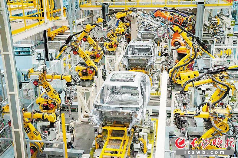 潮湧“人工智慧+” 逐浪新質生產力