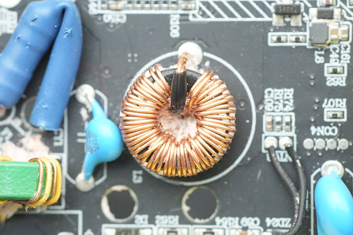 支援APP跨端查詢一鍵管理，安克Prime 150W充電底座拆解