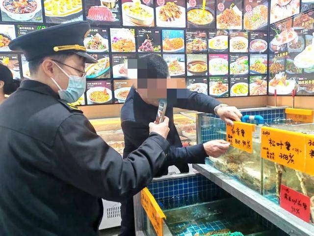 閔行夜查！上海禁令下仍有商家自制售賣生醃