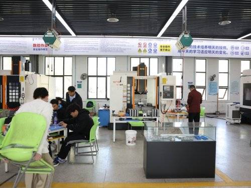 學會ug數控程式設計幹什麼工作？UG數控程式設計培訓哪裡好？來湖南萬通學UG數控程式設計