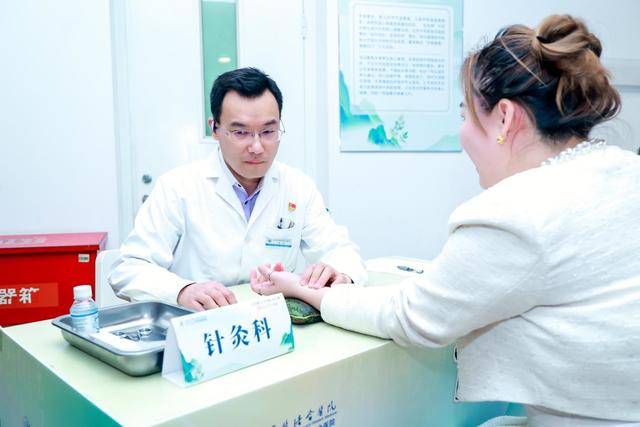 “書香+健康”！到北京圖書大廈“看”中醫