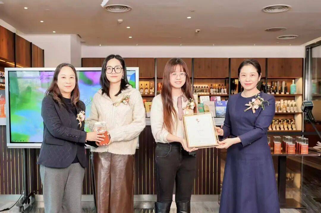 心中有愛，手中有光：“持微火者”女性文學好書榜2025年度十大好書頒獎