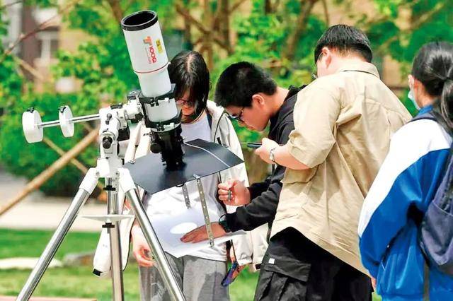 “最像大學的中學”，如何改革？