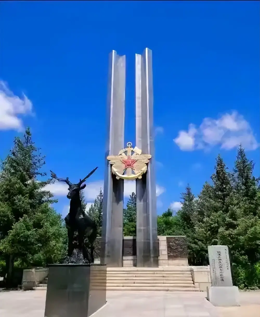 原创在祖国版图上雕刻钢铁动脉