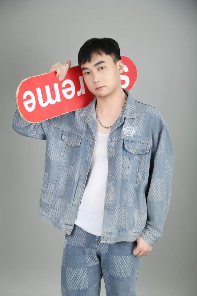 rookie：模特新锐，以汗水雕刻镜头锋芒