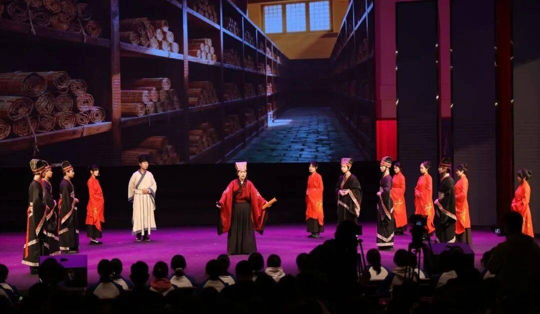 漯河市首屆青年戲劇展演啟幕，校園戲劇聯盟揭牌成立