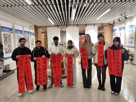 原創煙臺市書法家走進山東商務職業學院開展書法筆會